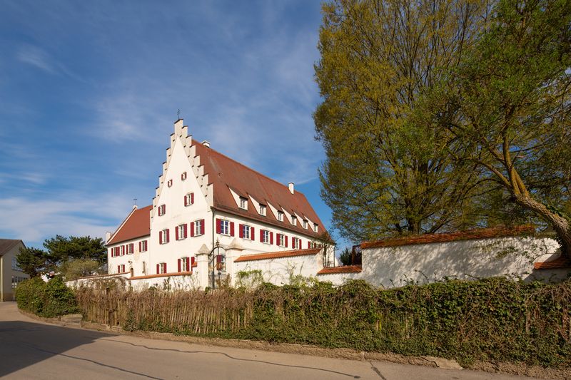 1-Zimmer-Apartments in Senioren WG im Rosenschloss Gundelfingen zu vermieten